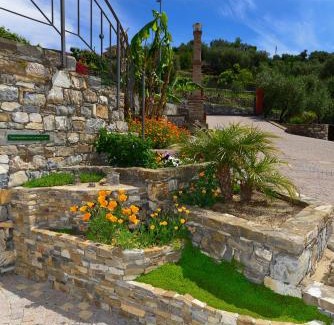 Costa dʼOneglia Bed & Breakfast | Experience Costadoro: Pet-Friendly Haven with High Ratings