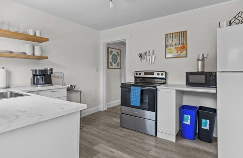 Newport East House | Costal Cottage Retreat minutes from Newport, RI