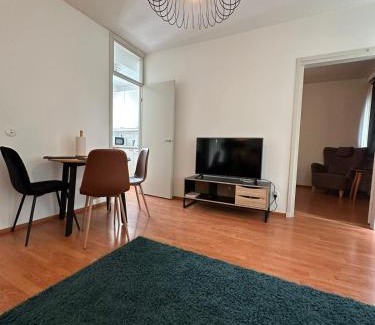 Itainen District Apartment | Costal Stay with Forest Views