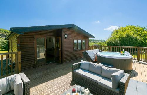 Saint Breward House | Discover Costentyn: Pet-Friendly Retreat in Tor Down Quarry