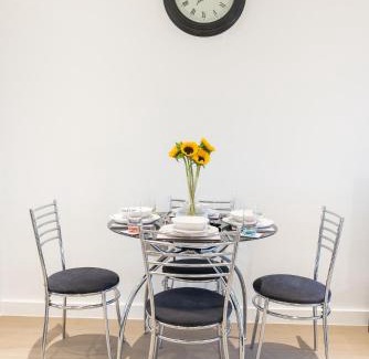 St Albans Apartment | Modern 1 Bed Apartment in St Albans - Free Parking & Walkable
