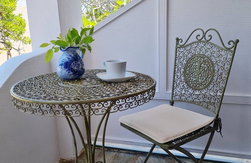 Mpatsi Apartment | Charming 1-Bed Studio in Andros with Family-Friendly Amenities