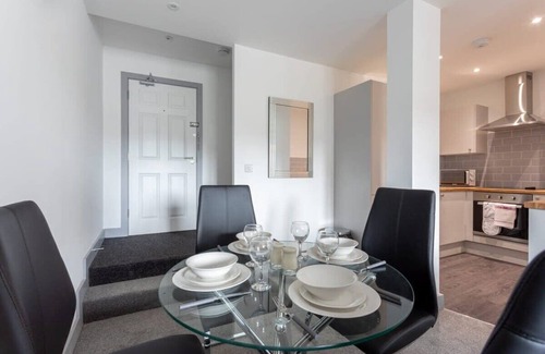 Leeds Apartment | Cozy 1 Bedroom Apartment in Leeds with Kitchen Amenities