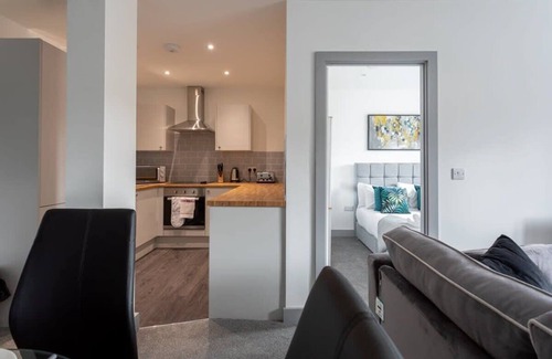 Leeds Apartment | Cozy 1 Bedroom Apartment in Leeds with Kitchen Amenities