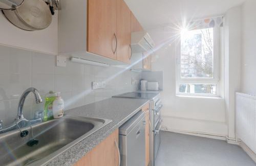 St Luke's Apartment | Inviting 1 Bedroom Flat Steps from Old Street - Rated 9/10