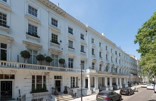 Brompton & Hans Town Apartment | Inviting 1BD Apartment Steps from Harrods, Rated 10/10