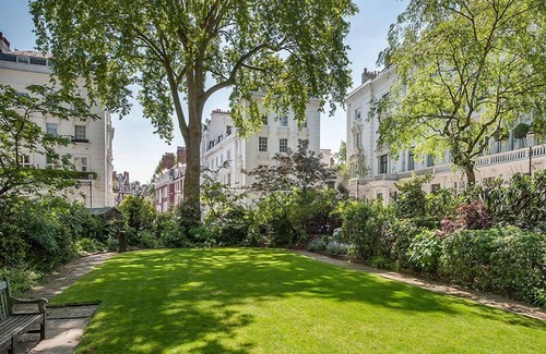 Brompton & Hans Town Apartment | Inviting 1BD Apartment Steps from Harrods, Rated 10/10