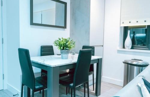 Purley Apartment | Comfortable 1-Bed Apartment with WiFi for Family Stay