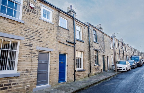 Saltaire Village House | Inviting 2 Bedroom Cottage in a World Heritage Village