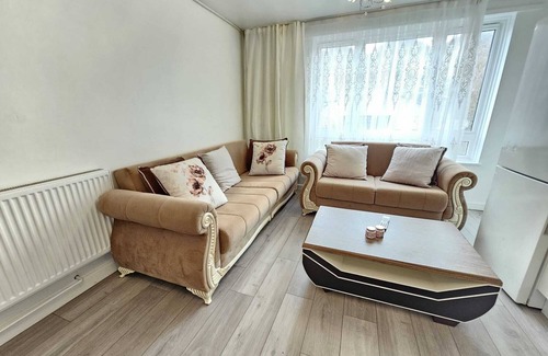 De Beauvoir Apartment | Welcoming 2-Bed Flat with WIFI and Breakfast Included