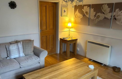 Haddenham House | Comfortable 2-Bed Retreat for Your Perfect Getaway