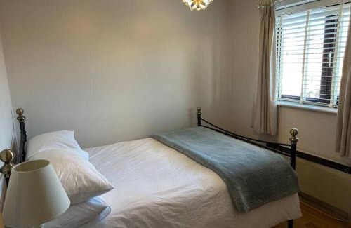 Haddenham House | Comfortable 2-Bed Retreat for Your Perfect Getaway