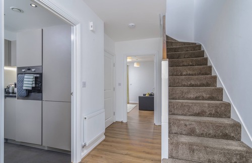 Dartford House | Cozy 2-Bed House with Kitchen & Breakfast in Peaceful Area