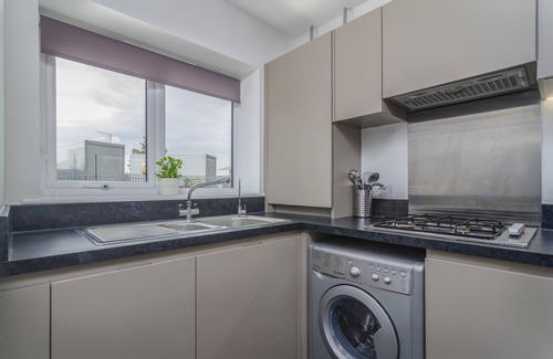 Dartford House | Cozy 2-Bed House with Kitchen & Breakfast in Peaceful Area