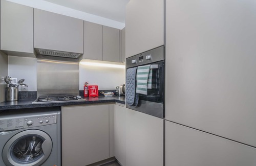 Dartford House | Cozy 2-Bed House with Kitchen & Breakfast in Peaceful Area