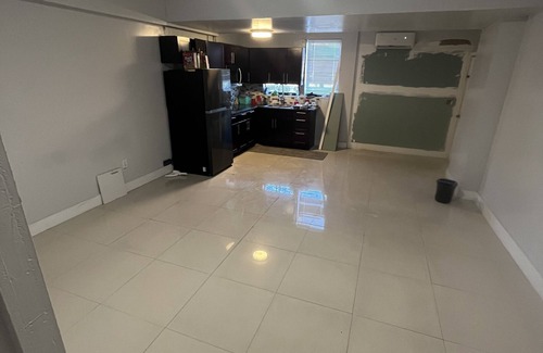Seybold Apartment | Convenient 2 Bedroom Apartment Near the Airport