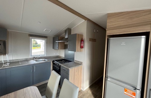 Dunbar House | Inviting 2 Bedroom Caravan with Decking for Family Getaways