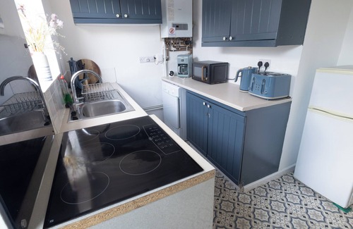 Newton St Loe House | Cosy 2-Bedroom Central Home with Private Hot Tub