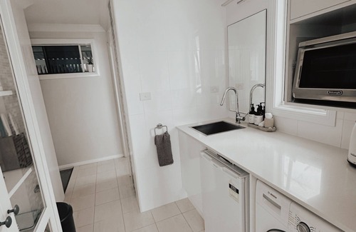 Coffs Harbour House | Stylish Diggers Beach Villa - 500m to the Shoreline