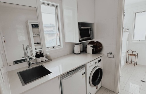 Coffs Harbour House | Stylish Diggers Beach Villa - 500m to the Shoreline