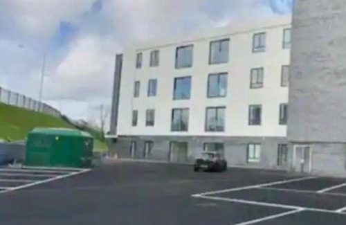 Slough Apartment | Inviting 2-Bedroom Flat with Free Parking & Family-Friendly