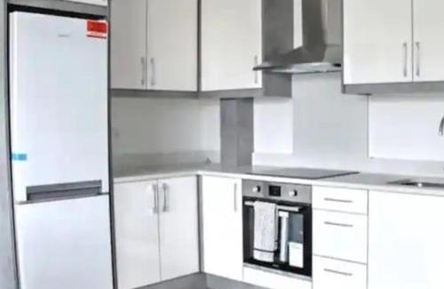 Slough Apartment | Inviting 2-Bedroom Flat with Free Parking & Family-Friendly