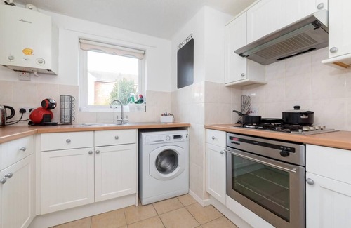 Milton Keynes House | Inviting 2BR Home Close to Milton Keynes Centre