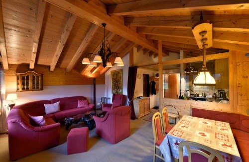 Taesch Apartment | Welcoming 3.5-Room Retreat in Täsch with Family-Friendly Pool