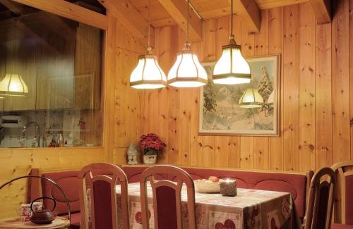Taesch Apartment | Welcoming 3.5-Room Retreat in Täsch with Family-Friendly Pool