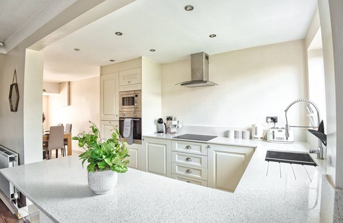 Birmingham House | Cozy 3-Bed House with Off-Road Parking and WiFi