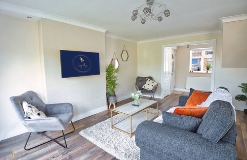 Birmingham House | Cozy 3-Bed House with Off-Road Parking and WiFi