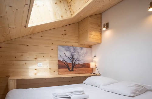 Huez-en-Oisans Apartment | Charming 3-Bedroom Apartment Steps from Alpe d'Huez Station