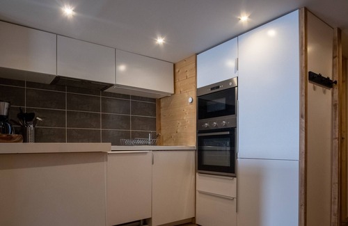 Huez-en-Oisans Apartment | Charming 3-Bedroom Apartment Steps from Alpe d'Huez Station