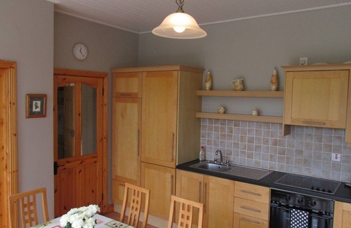 Knockaderry Cross Roads Cottage | Inviting 3 Bedroom Cottage with Garden & Hot Tub