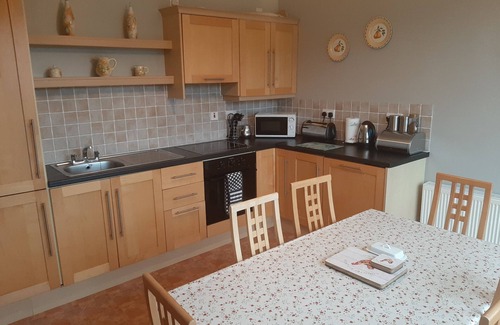Knockaderry Cross Roads Cottage | Inviting 3 Bedroom Cottage with Garden & Hot Tub
