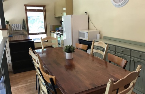 Merrijig House | Charming 3 Bedroom Retreat Near Mount Buller with Breakfast