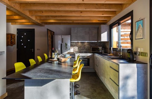 Les Houches Ski Chalet | Charming 3 BR Chalet Near Cham with Top Guest Ratings