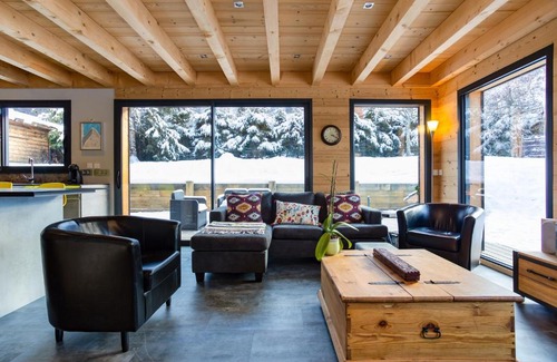 Les Houches Ski Chalet | Charming 3 BR Chalet Near Cham with Top Guest Ratings