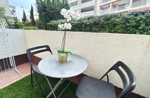 Saint-Raphael Apartment | Inviting 4-Person Retreat in Central Location by the Beach