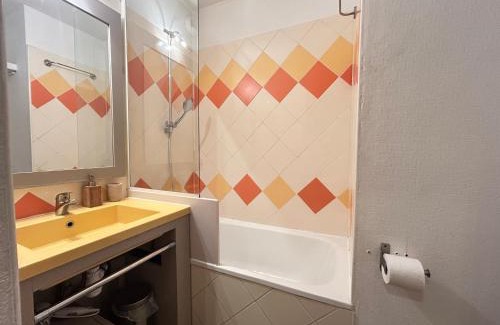 Saint-Raphael Apartment | Inviting 4-Person Retreat in Central Location by the Beach