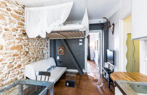 Quartier de la Goutte-d'Or Apartment | Charming 40m² Retreat Steps from Montmartre's Vibrance