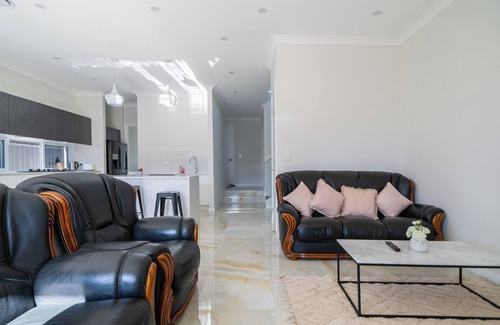 Glen Alpine House | Cozy 5 Bedroom Guest House with Spa in Campbelltown