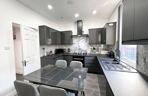 Levenshulme House | Cosy 6-Bed Home in Levenshulme