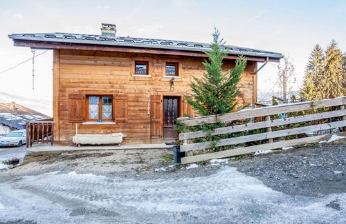 Saint-Gervais-les-Bains Apartment | Comfortable Apartment for 4 with Balcony and WiFi