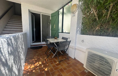Saintes-Maries-de-la-Mer Apartment | Cosy apartment with terrace, air conditioning, parking space. No pets allowed!