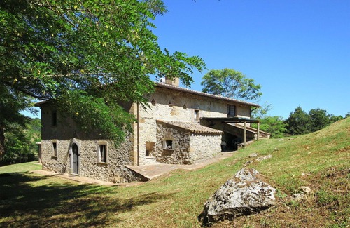 Bagnoregio Villa | Inviting Villa Apartment for 4 with Pool and Lake Views