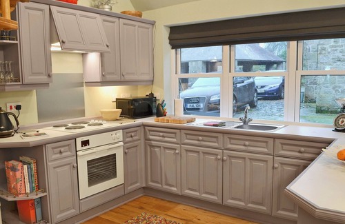 Hallington Cottage | Inviting Stay with Wood Burning Stove at Bitchfield Tower