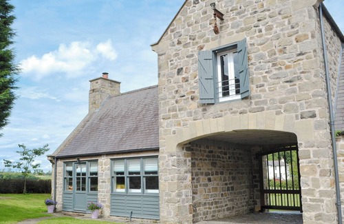 Hallington Cottage | Inviting Stay with Wood Burning Stove at Bitchfield Tower