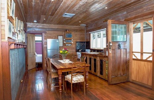 Wooragee Cottage | Inviting Getaway with Pool, Spa & Room for Family Fun