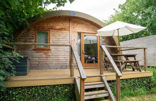 Newmarket Apartment | Eco-Friendly Cabins Near Historic 16th Century Pub